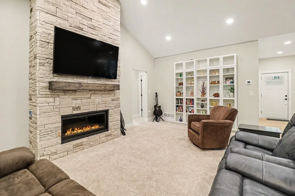 20 Kenneth Street Pentwater Village MI 49449