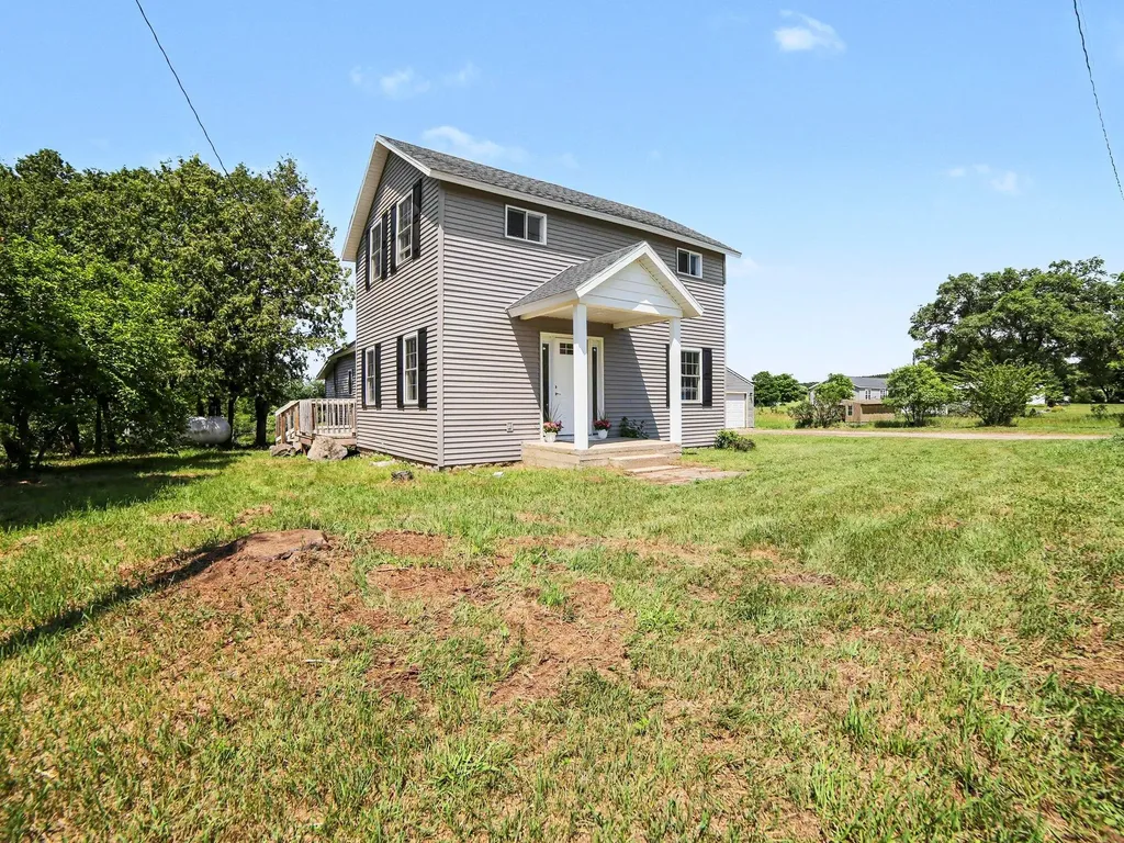 910 W Bradshaw Road Riverton Township MI 49454