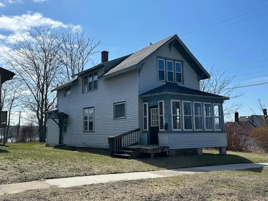 108 NW 4th Street Ludington City MI 49431