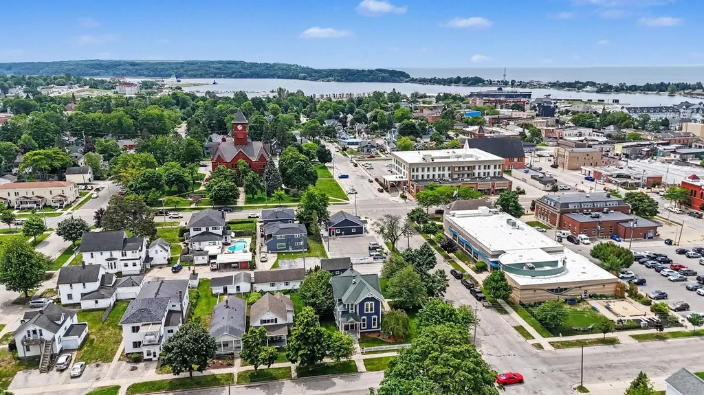 302 E Court Street Ludington City MI 49431