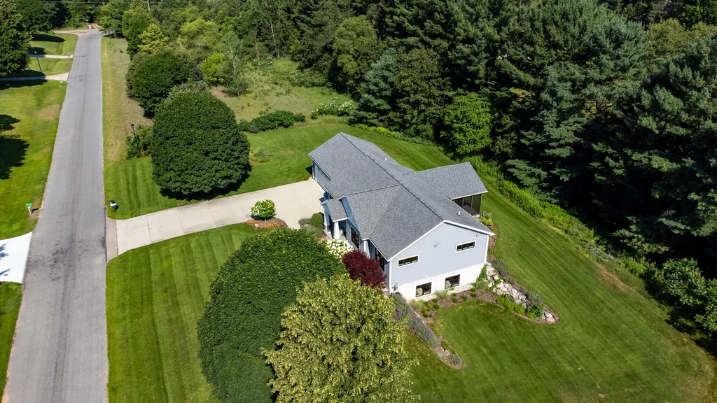 2232 W East Hill Drive Shelby Township MI 49446