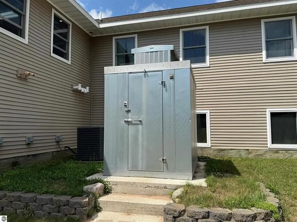2035/2085 S 33 1/2 Road Selma Township MI 49601