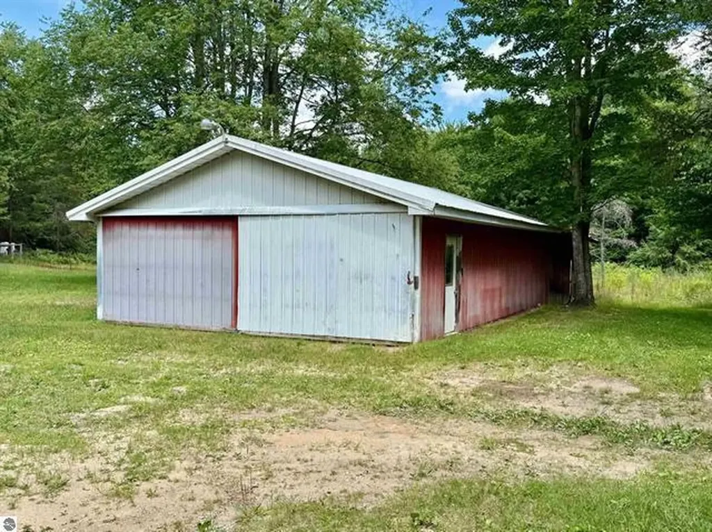 2035/2085 S 33 1/2 Road Selma Township MI 49601