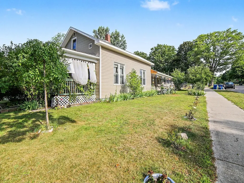 215 E Melendy Street Ludington City MI 49431