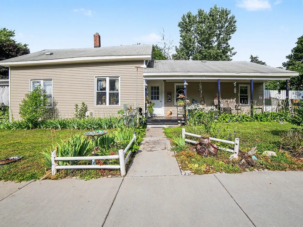 215 E Melendy Street Ludington City MI 49431