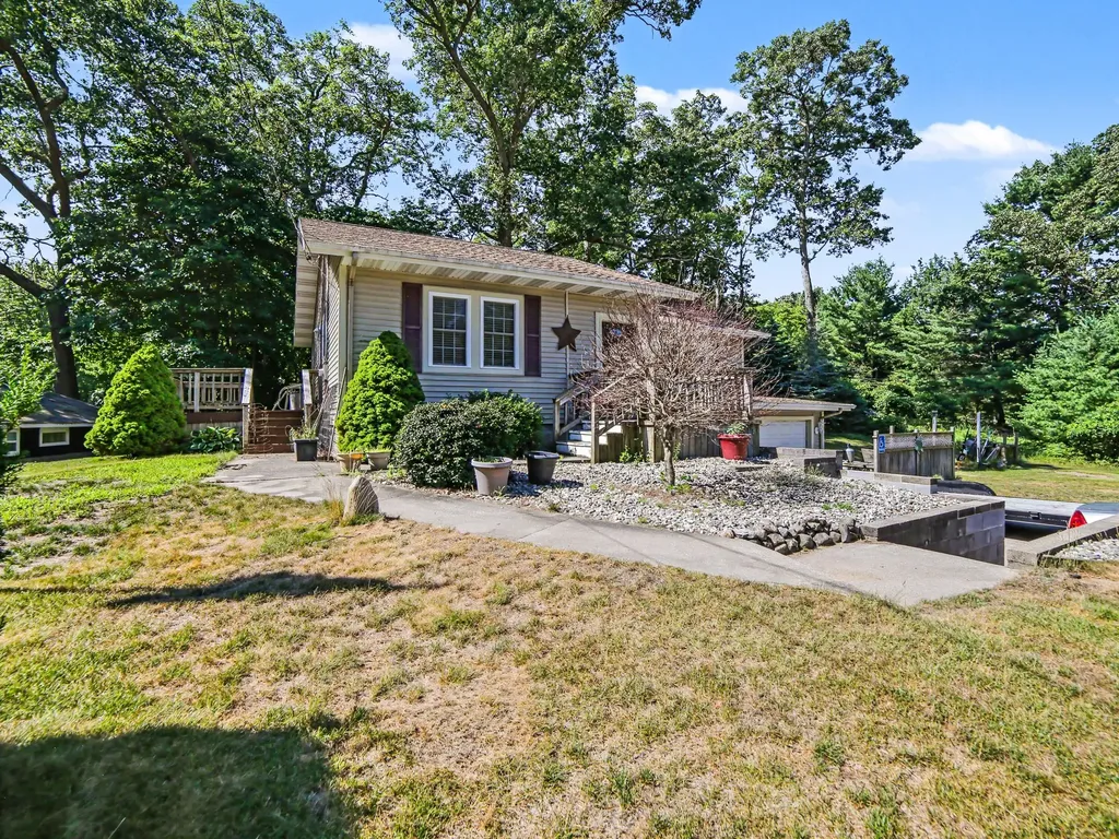 3551 Fenner Road Laketon Township MI 49445