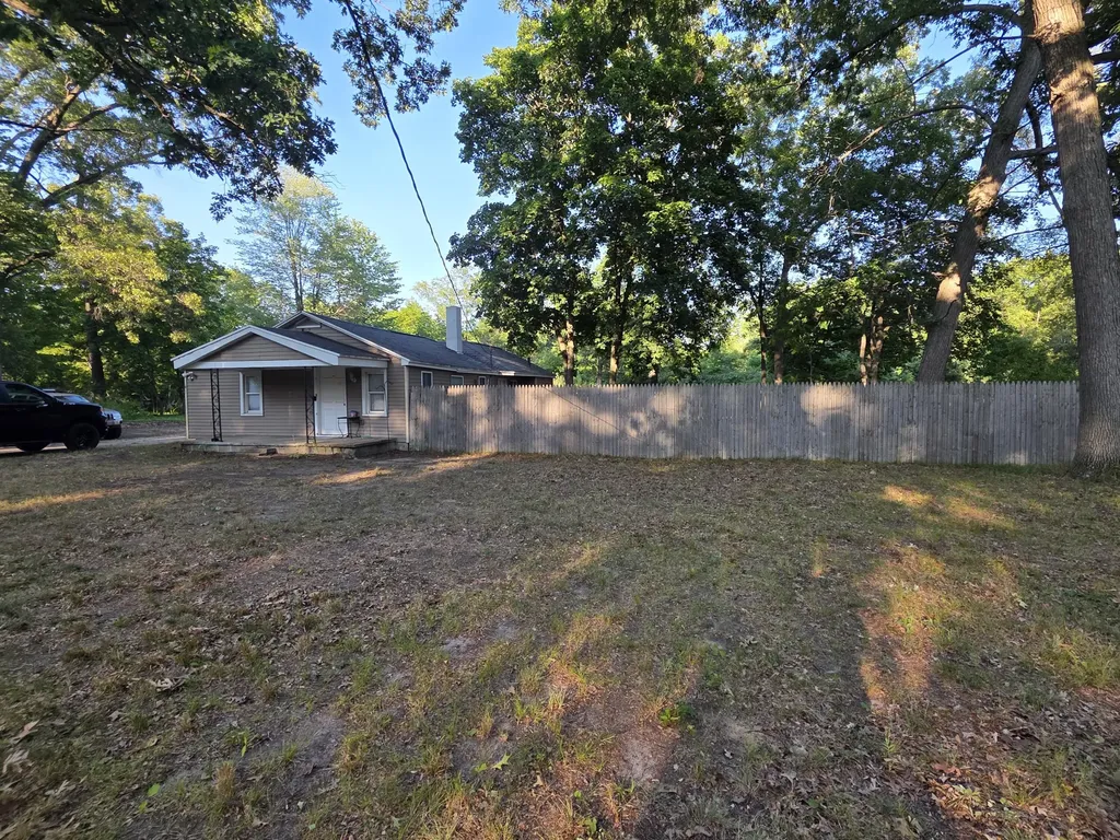 2048 S Mill Iron Road Muskegon Charter Township MI 49442