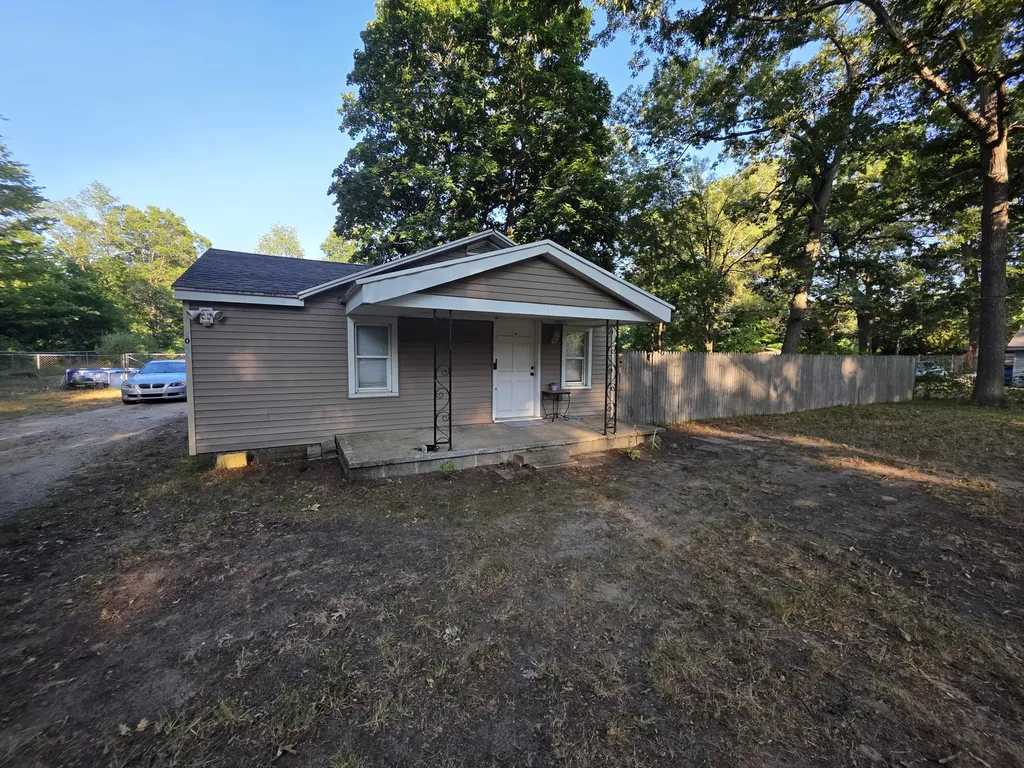 2048 S Mill Iron Road Muskegon Charter Township MI 49442