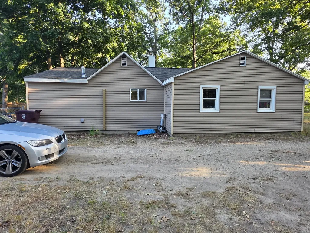 2048 S Mill Iron Road Muskegon Charter Township MI 49442