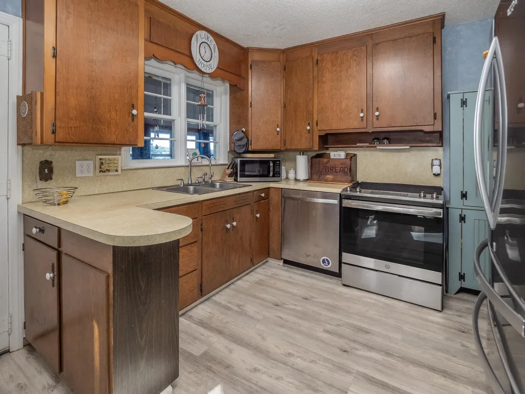 55572 N Fisher Lake Road Park Township MI 49093