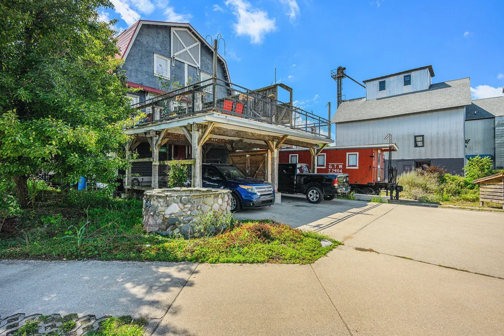 721 E Bridge Street Plainwell City MI 49080