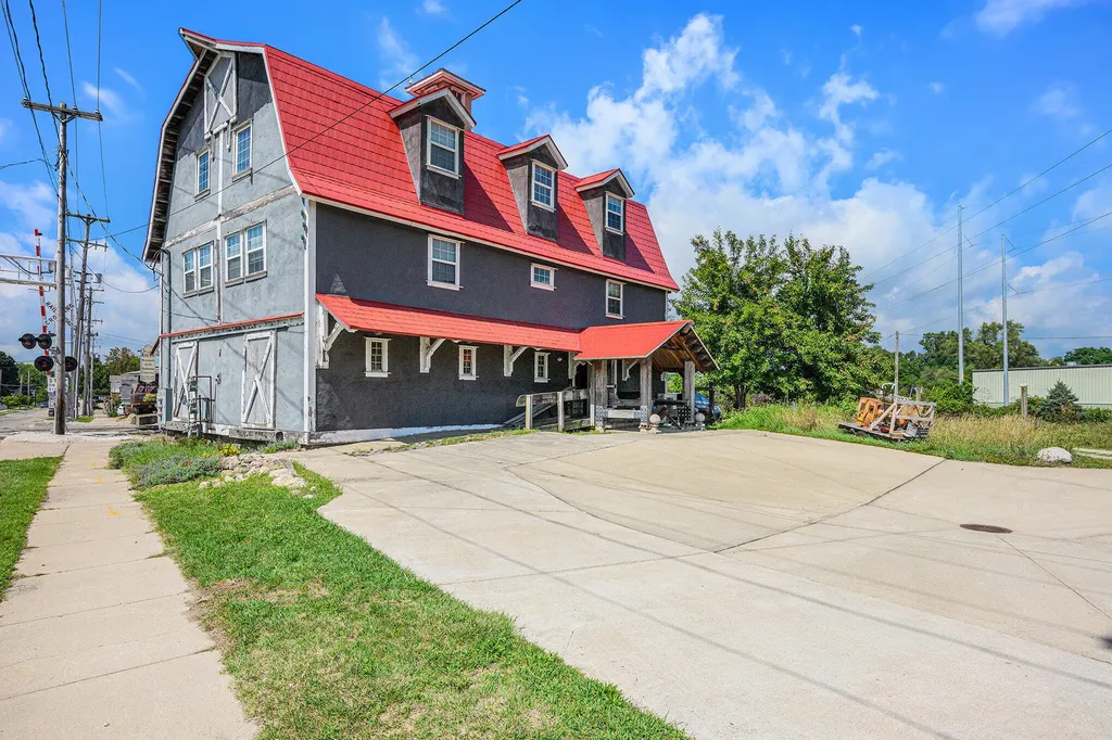 721 E Bridge Street Plainwell City MI 49080
