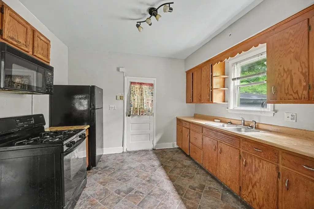 1110 Hotop Avenue Kalamazoo City MI 49048