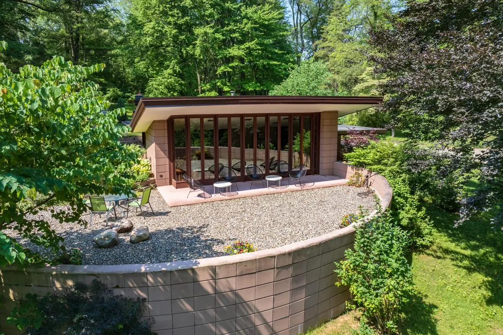 11090 Hawthorne Drive Charleston Township MI 49053