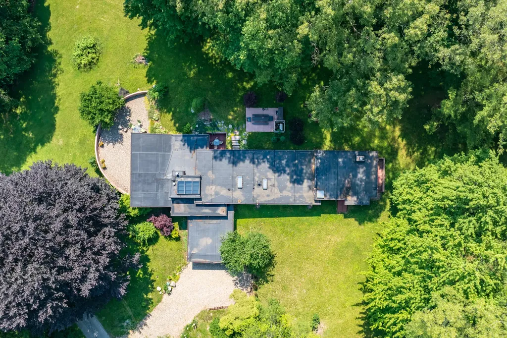 11090 Hawthorne Drive Charleston Township MI 49053