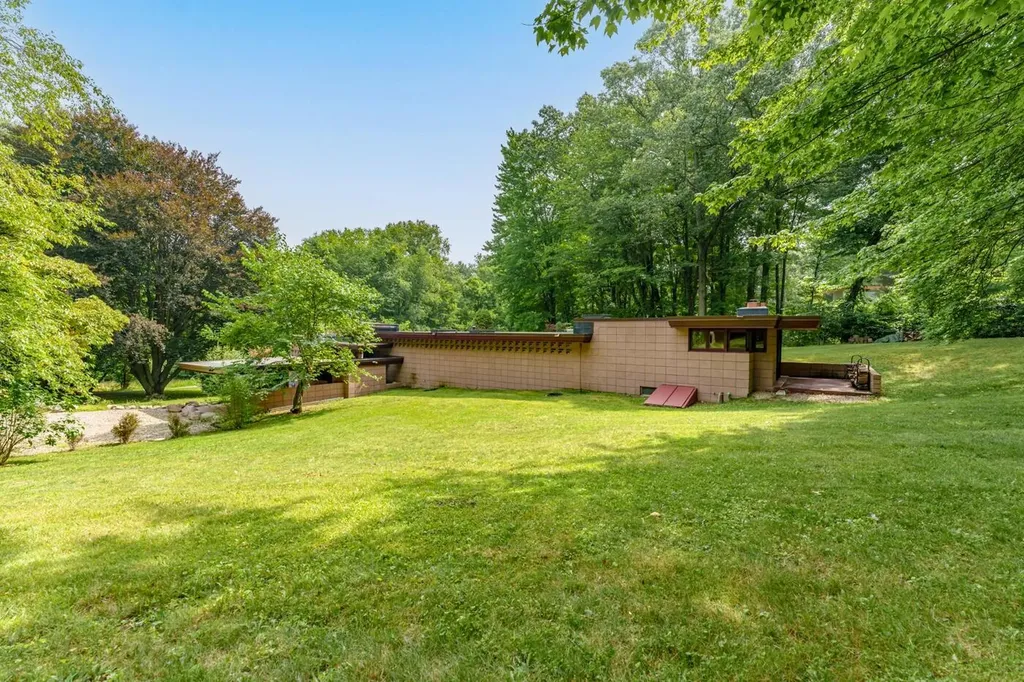 11090 Hawthorne Drive Charleston Township MI 49053