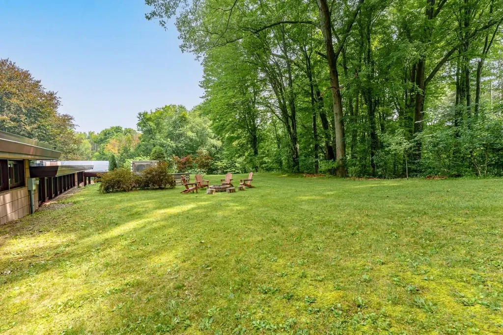 11090 Hawthorne Drive Charleston Township MI 49053