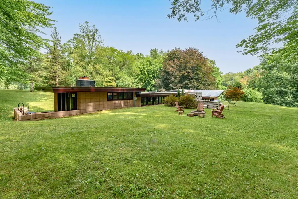11090 Hawthorne Drive Charleston Township MI 49053