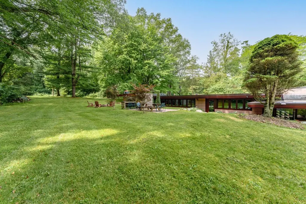 11090 Hawthorne Drive Charleston Township MI 49053