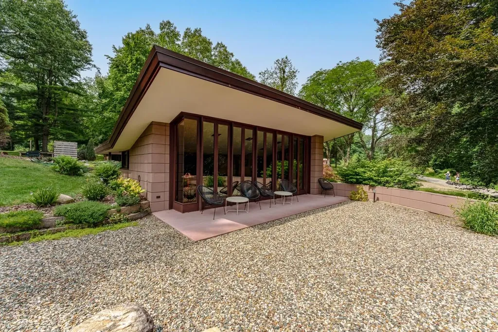 11090 Hawthorne Drive Charleston Township MI 49053