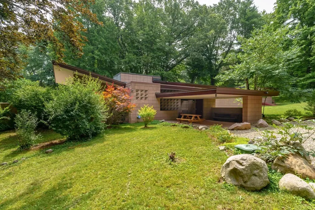 11090 Hawthorne Drive Charleston Township MI 49053