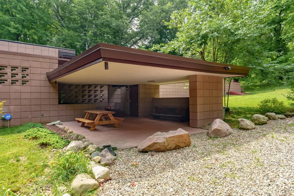11090 Hawthorne Drive Charleston Township MI 49053