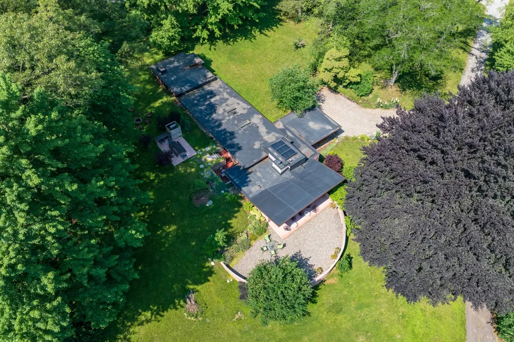 11090 Hawthorne Drive Charleston Township MI 49053
