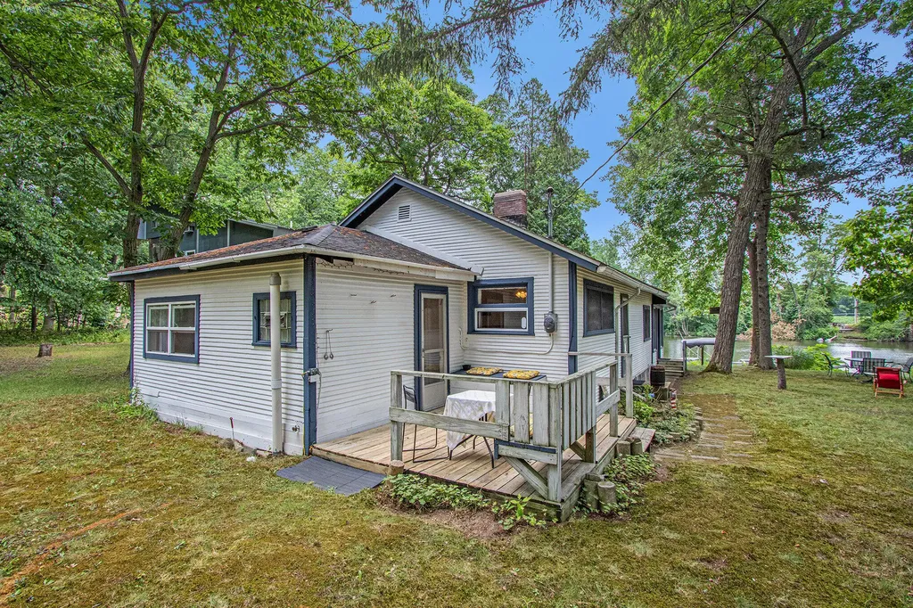 14931 Bachelor Island Buchanan Township MI 49107