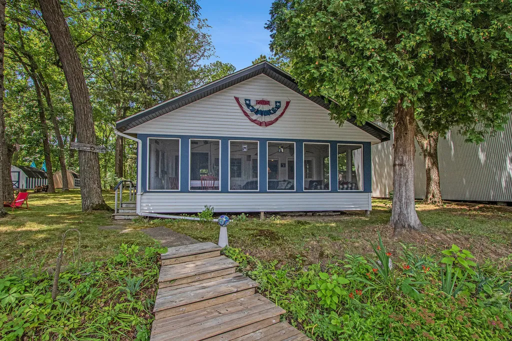 14931 Bachelor Island Buchanan Township MI 49107