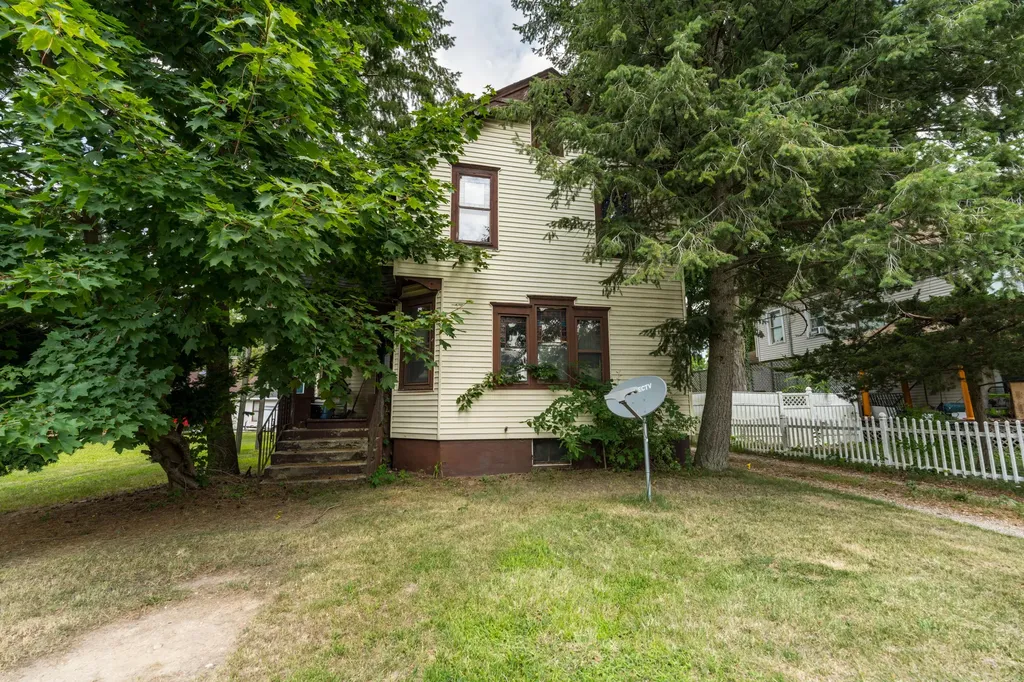 203 E Delaware Street Decatur Village MI 49045