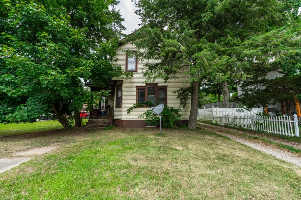 203 E Delaware Street Decatur Village MI 49045