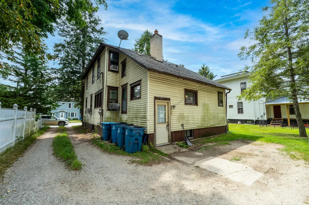 203 E Delaware Street Decatur Village MI 49045