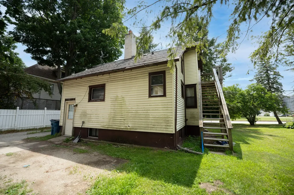 203 E Delaware Street Decatur Village MI 49045