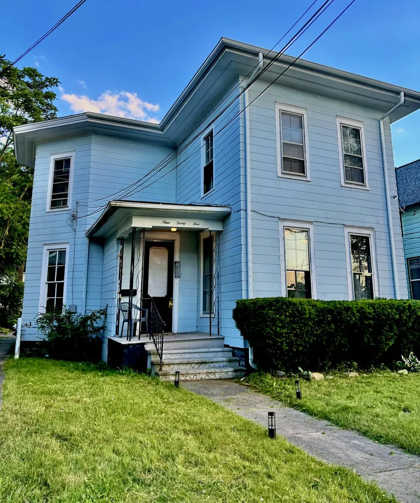 935 W Lovell Street Kalamazoo City MI 49007