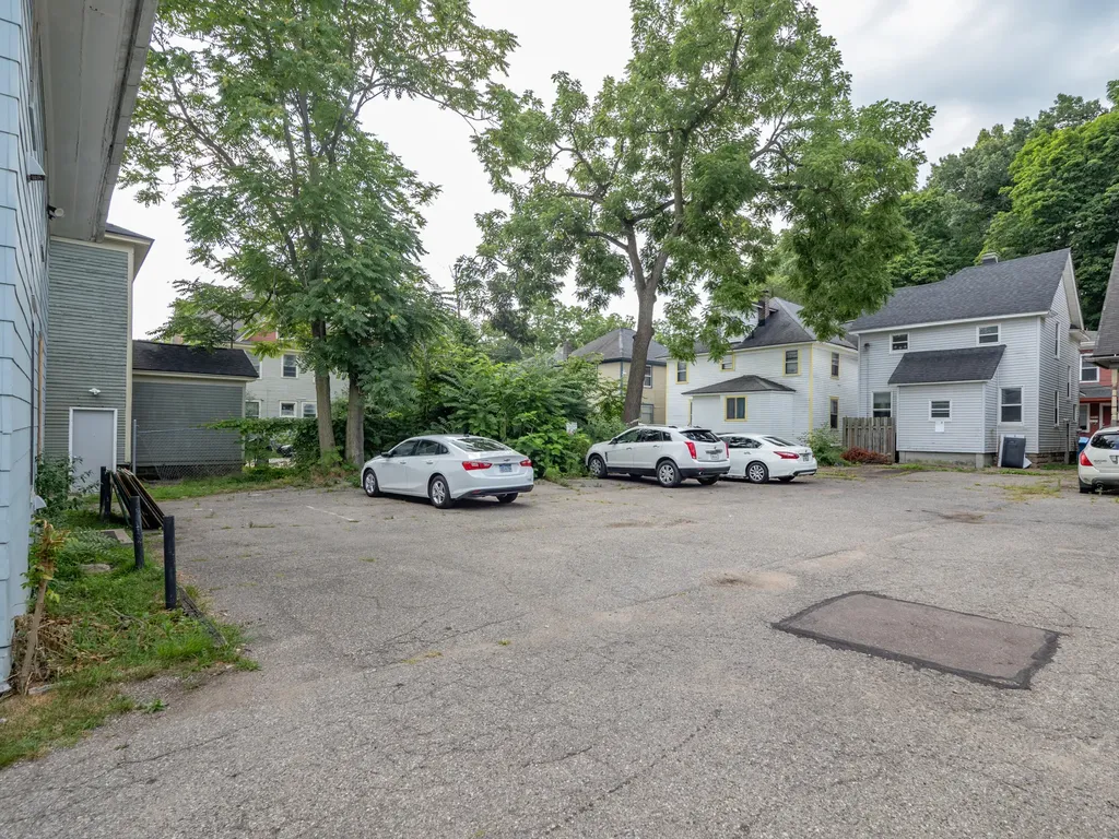 935 W Lovell Street Kalamazoo City MI 49007
