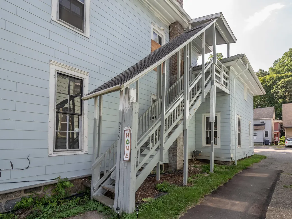 935 W Lovell Street Kalamazoo City MI 49007