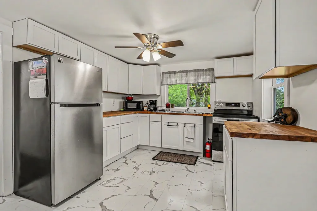 1585 Leeds Avenue Benton Charter Township MI 49022