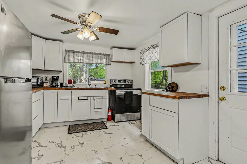 1585 Leeds Avenue Benton Charter Township MI 49022