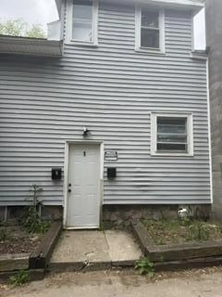 108 Hutchinson Street Kalamazoo City MI 49001