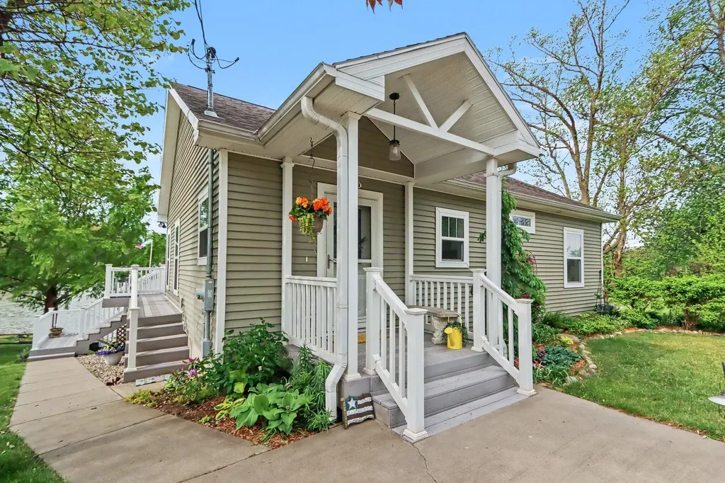 51509 Summit Street Paw Paw Township MI 49079
