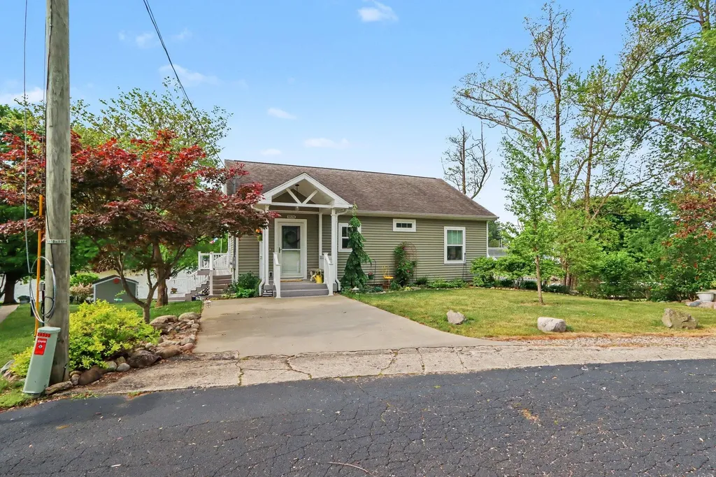 51509 Summit Street Paw Paw Township MI 49079