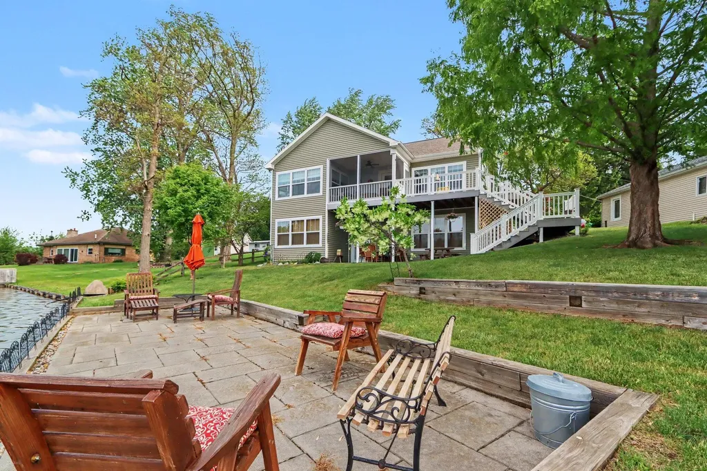 51509 Summit Street Paw Paw Township MI 49079
