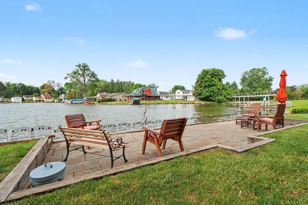 51509 Summit Street Paw Paw Township MI 49079