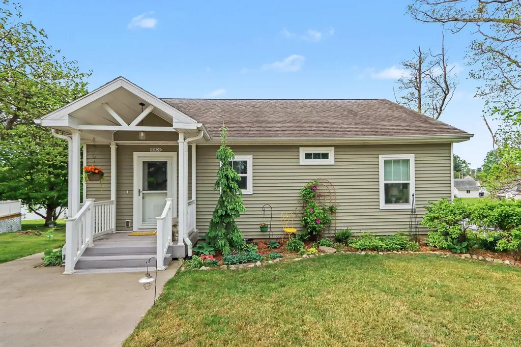 51509 Summit Street Paw Paw Township MI 49079