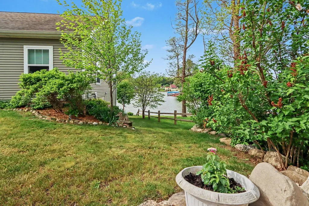 51509 Summit Street Paw Paw Township MI 49079