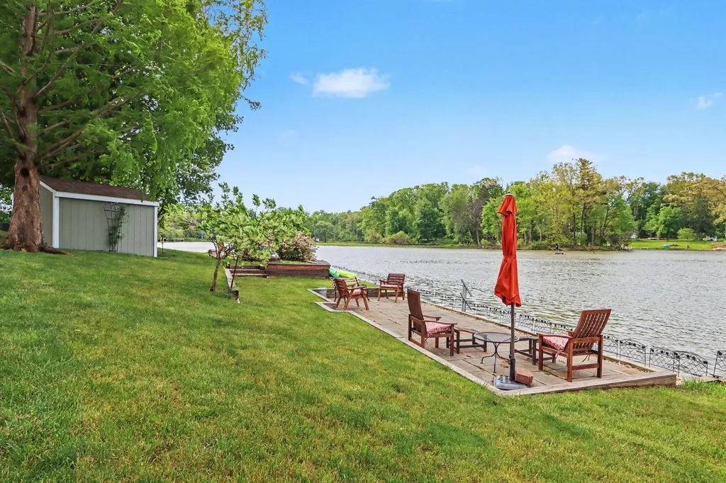 51509 Summit Street Paw Paw Township MI 49079