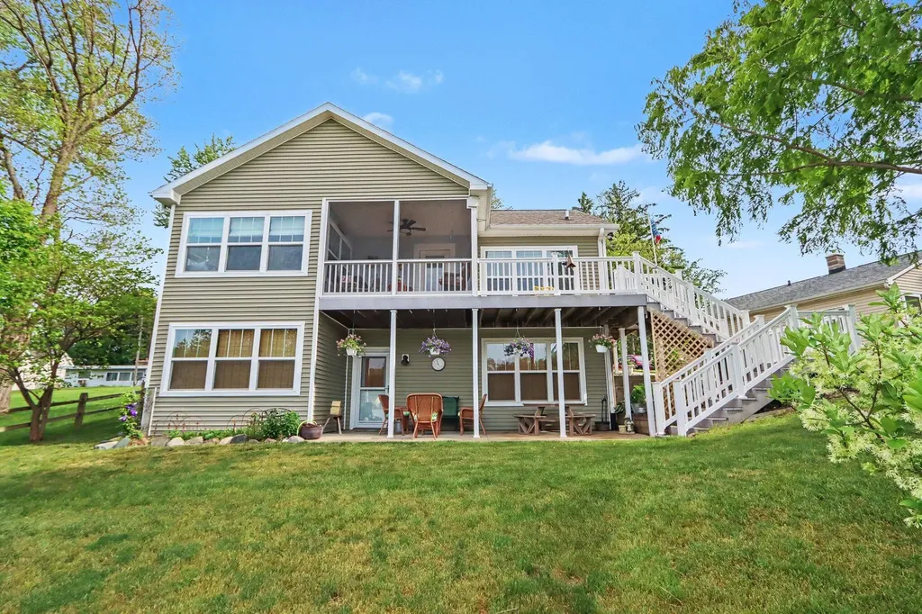 51509 Summit Street Paw Paw Township MI 49079