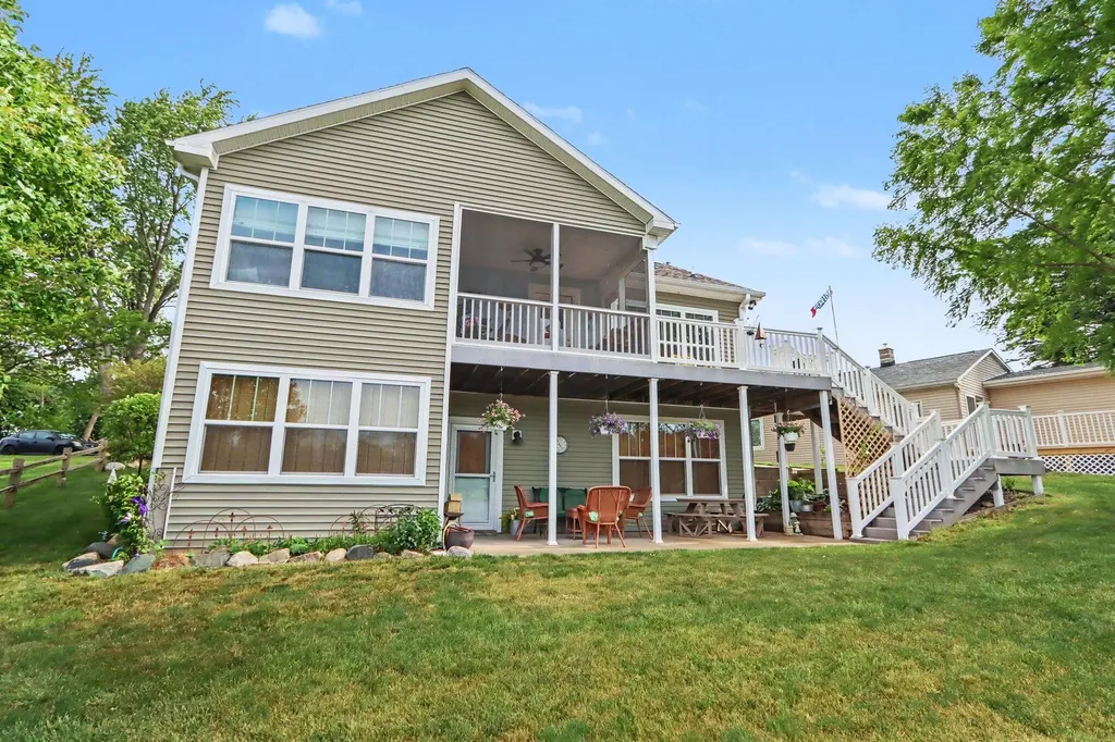 51509 Summit Street Paw Paw Township MI 49079