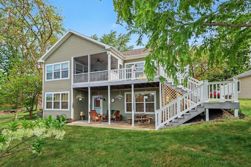51509 Summit Street Paw Paw Township MI 49079