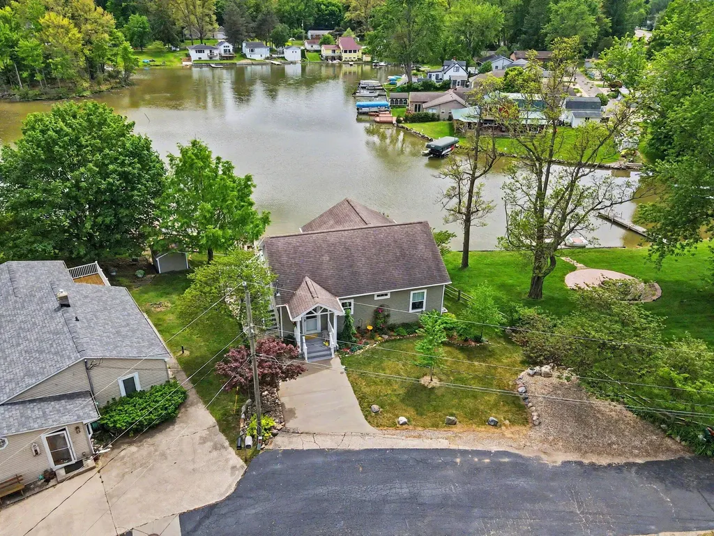 51509 Summit Street Paw Paw Township MI 49079